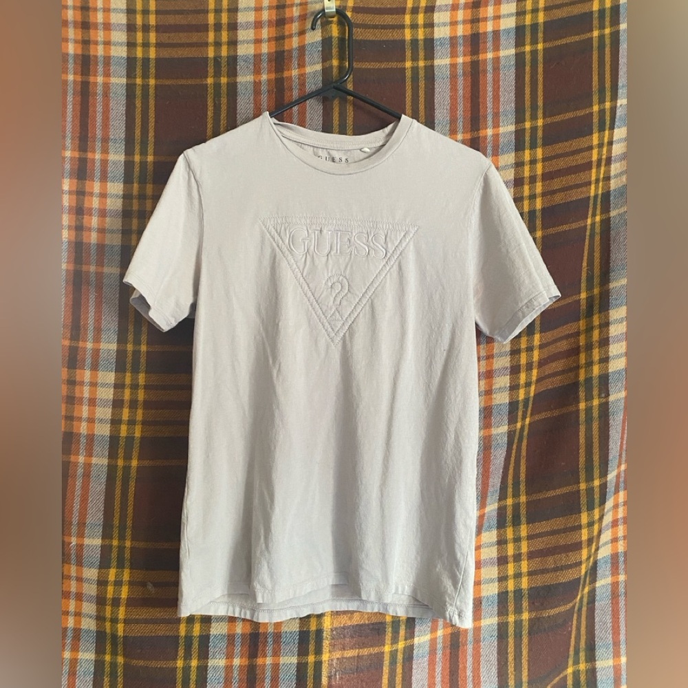 Guess tan cotton tee with triangle logo